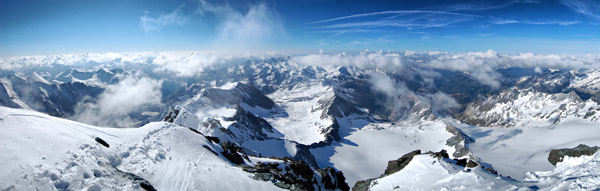 Rozhled z vrcholu GrossGlockneru. Červen 2008.
